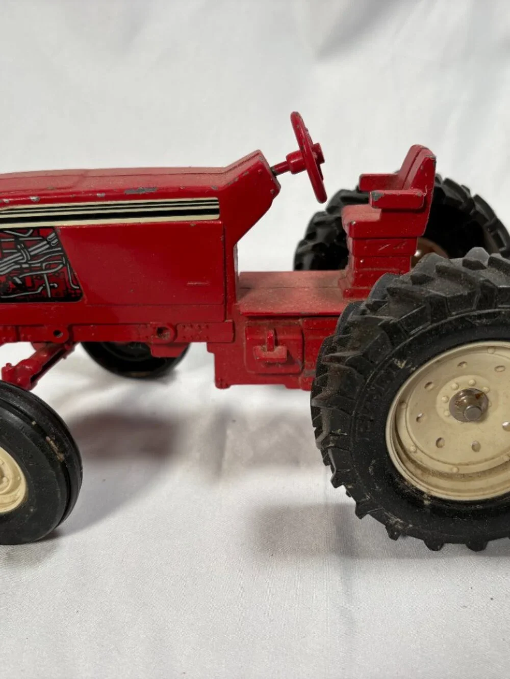Vintage Ertl International Harvester Tractor Loader & Wagon 1:16